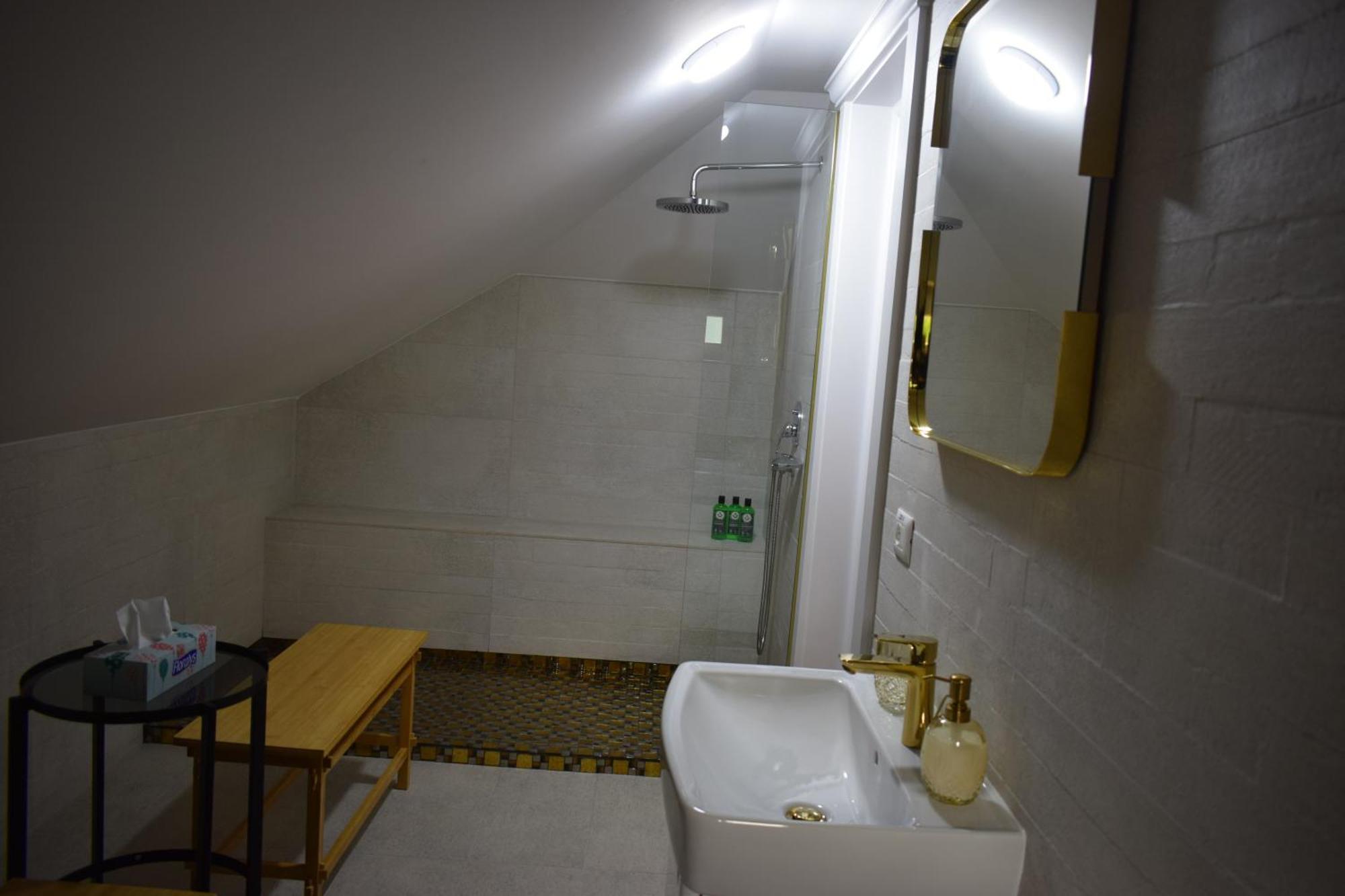 Augsburg Apart Piatra Neamţ Dış mekan fotoğraf