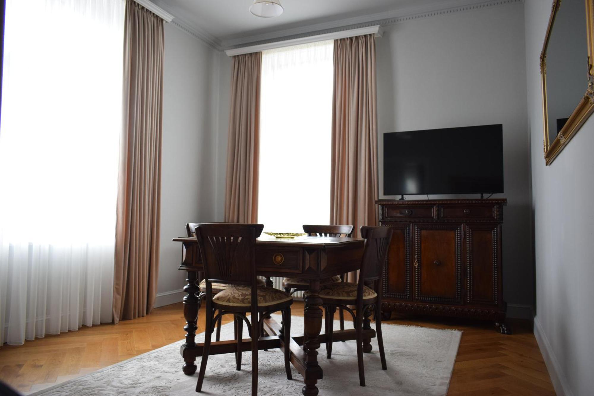 Augsburg Apart Piatra Neamţ Dış mekan fotoğraf